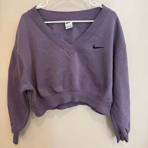 Nike Sportswear Phoenix Fleece Women's Cropped V-Neck Sweatshirt in Daybreak